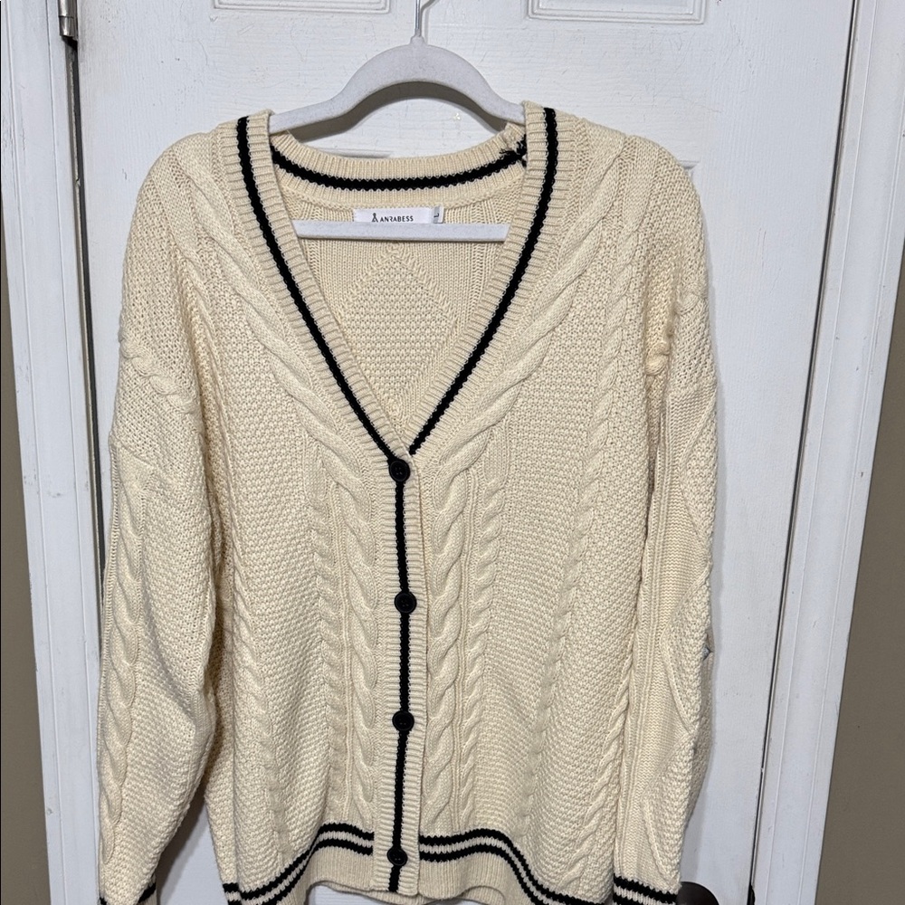Women's Cream and Black Cable Knit Cardigan Blue Star ⭐️ Patches Size Large